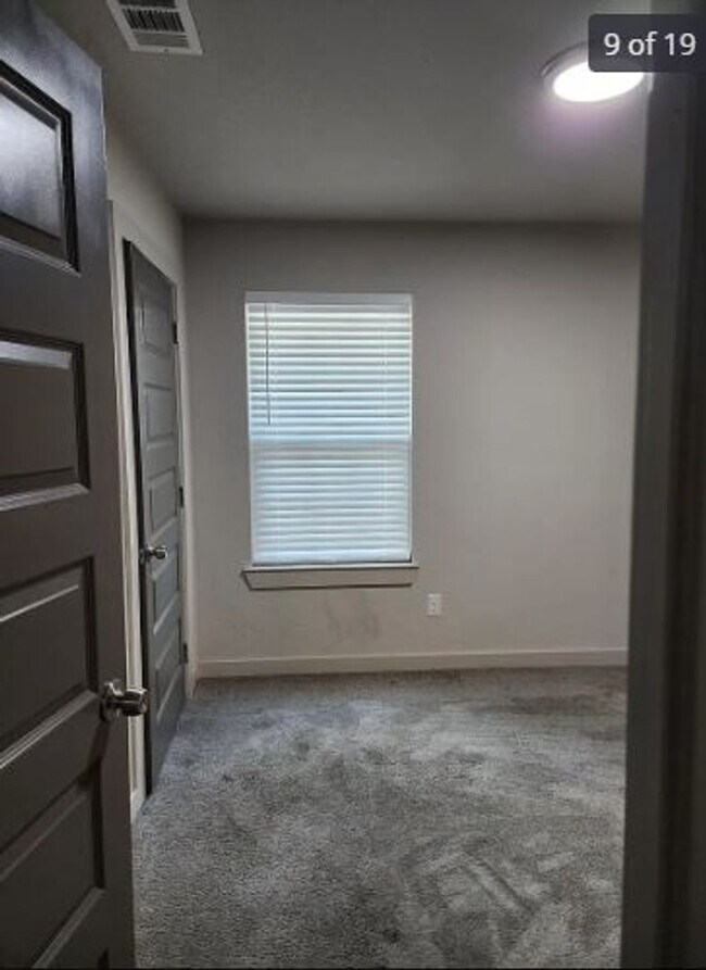 Building Photo - 4740 Fellows Ln