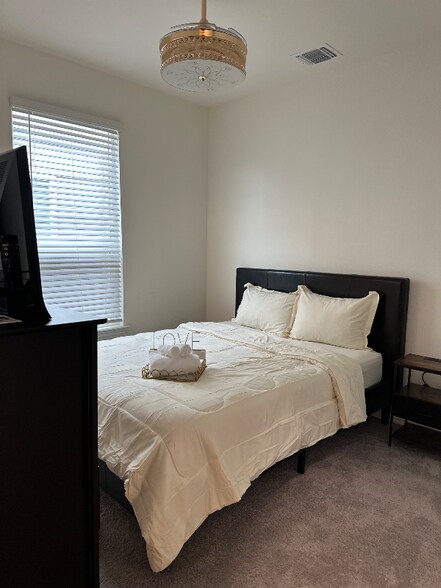 Building Photo - 1106 Aronia Ln