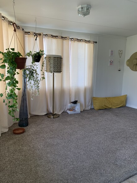 Building Photo - 467 E 44th Cir