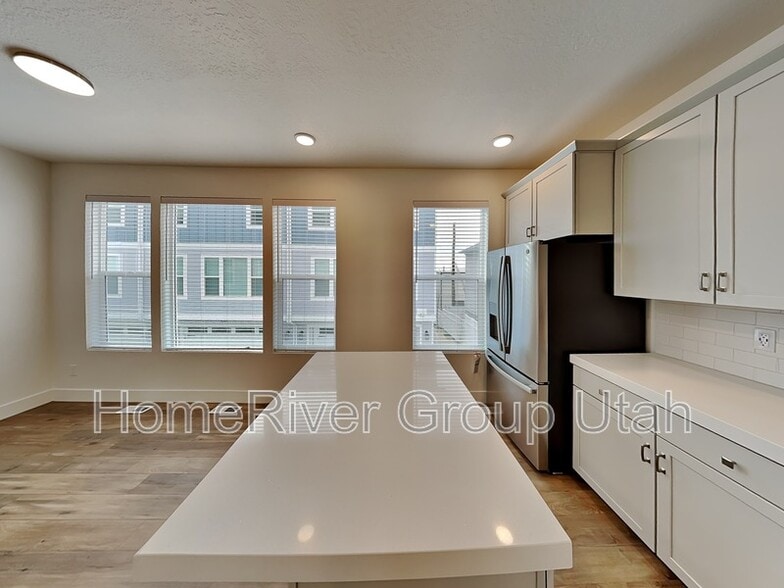 Building Photo - 3461 Peebles Ct