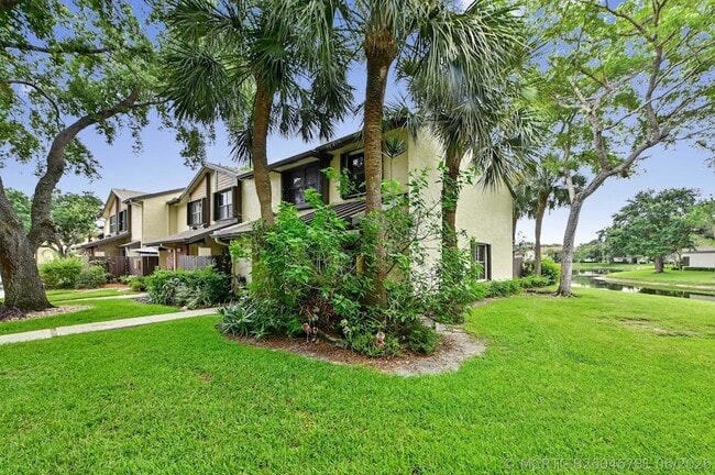Building Photo - 4587 Carambola Cir S