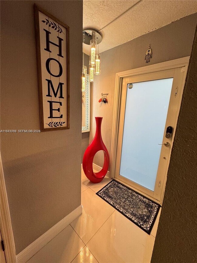 Building Photo - 3870 W 8th Ln