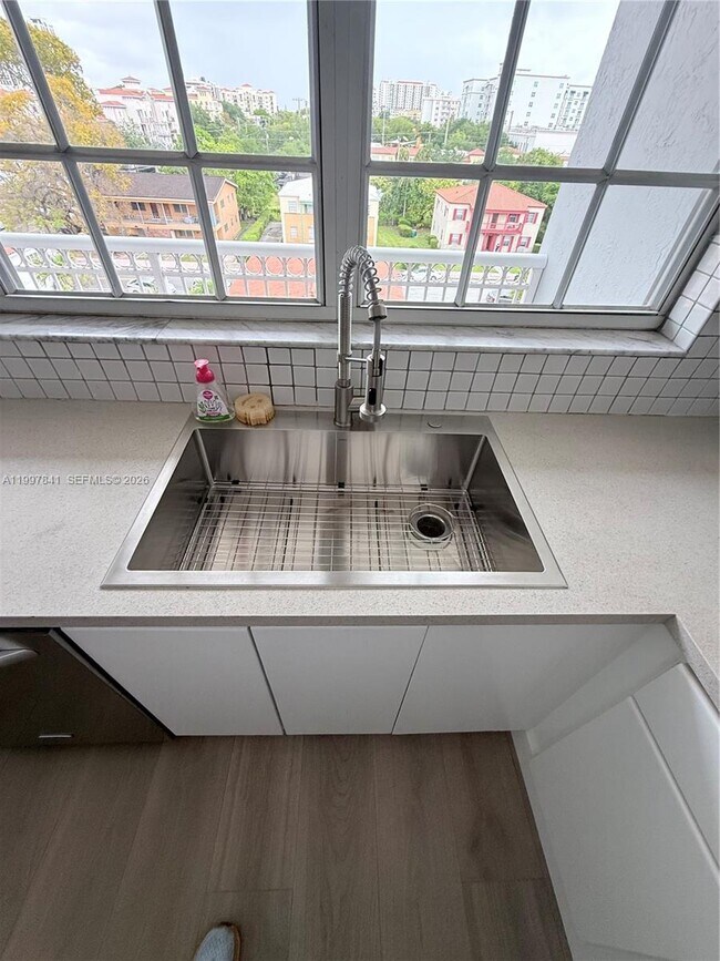 Building Photo - 49 Majorca Ave