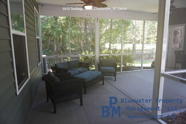 Building Photo - Charming 3-Bed Oasis with Granite Touches & Hardwood Flooring in Charleston!