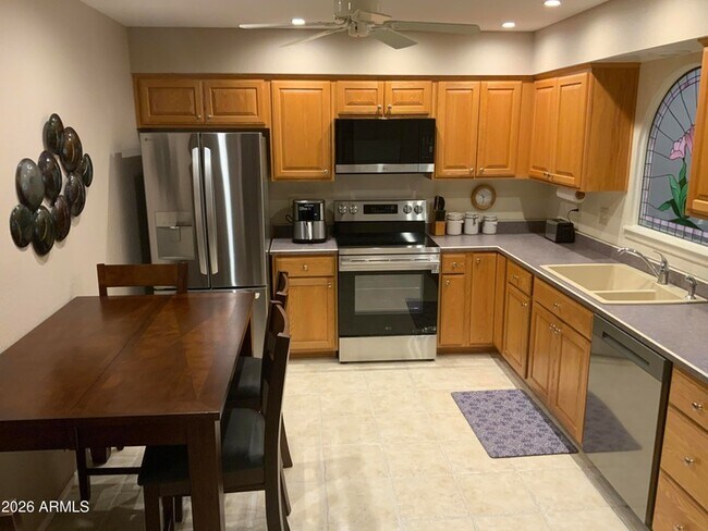Building Photo - 2311 S Farnsworth Dr