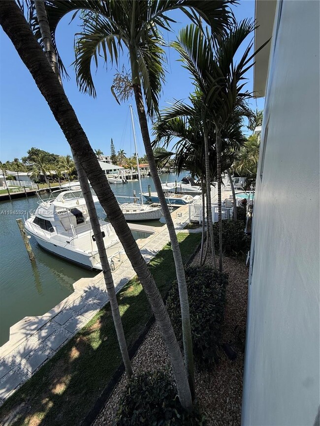 Building Photo - 1535 SE 15th St