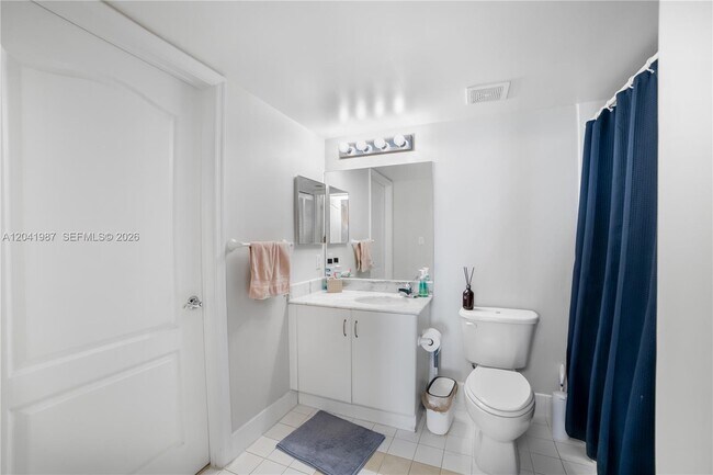 Building Photo - 1200 Brickell Bay Dr