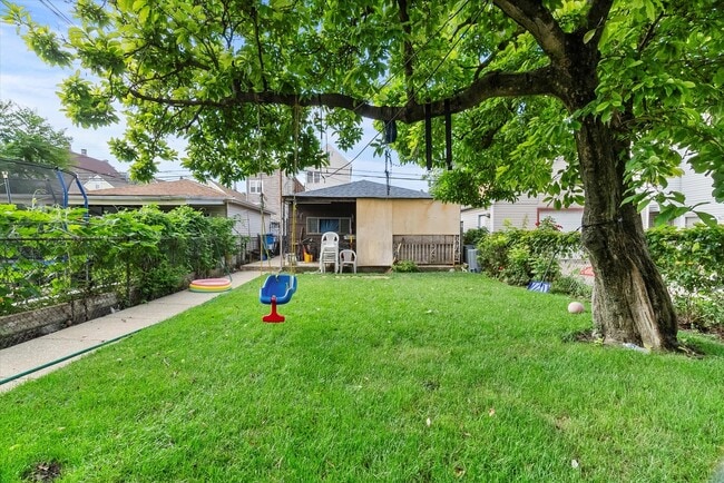 Building Photo - 3029 W 39th Pl