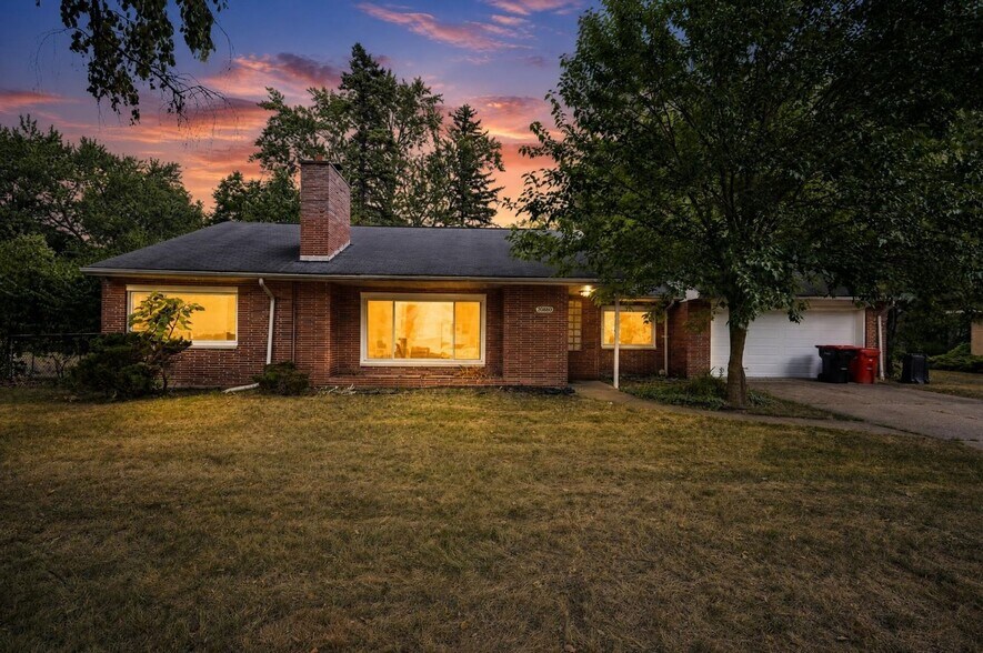 Building Photo - 20880 Avon Ln