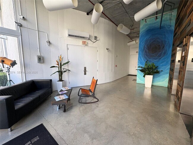 Building Photo - 444 NE 30th St