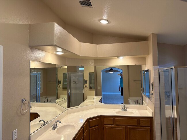 Building Photo - Henderson!!  Solar Panels!! Tankless Hot w...