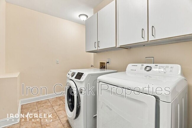 Building Photo - 1672 Olmsted Dr