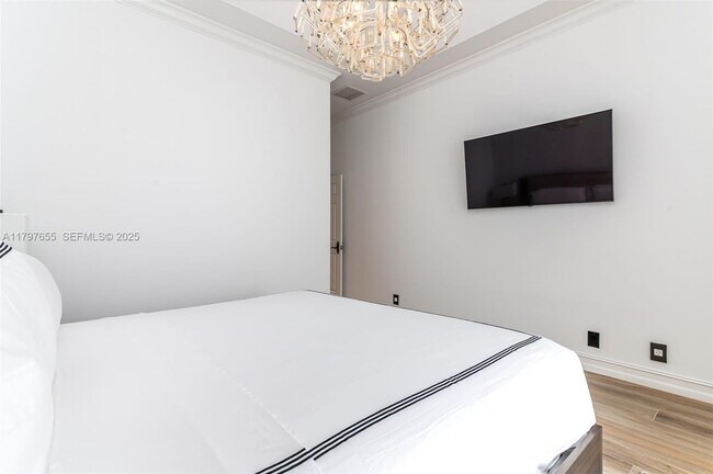 Building Photo - 1309 Middle River Dr