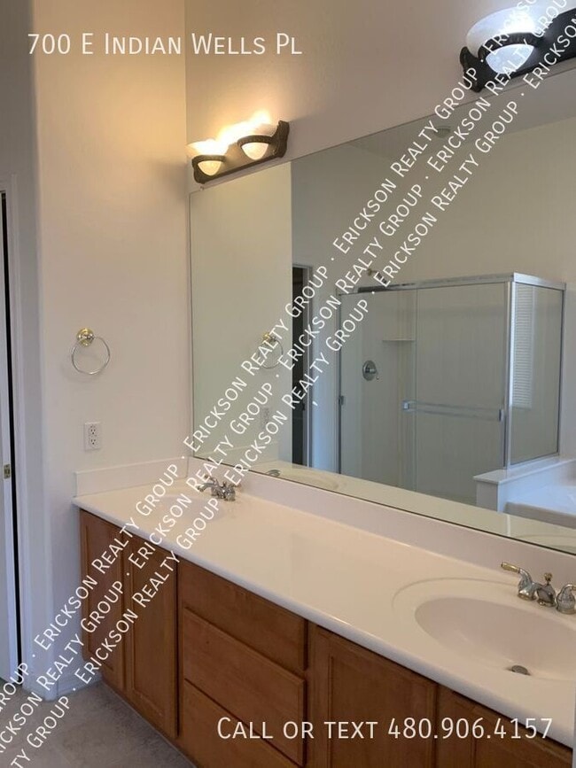 Building Photo - 700 E Indian Wells Pl