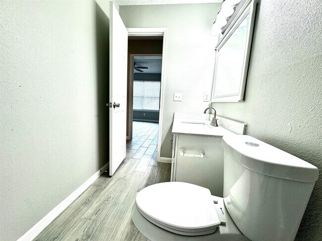 Building Photo - 8926 Sunny Point Dr