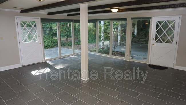 Building Photo - 529 Bardon Rd NW