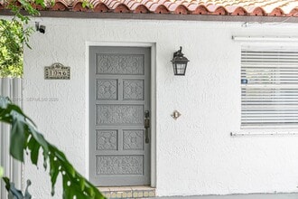 Building Photo - 1044 SW 13th Ct