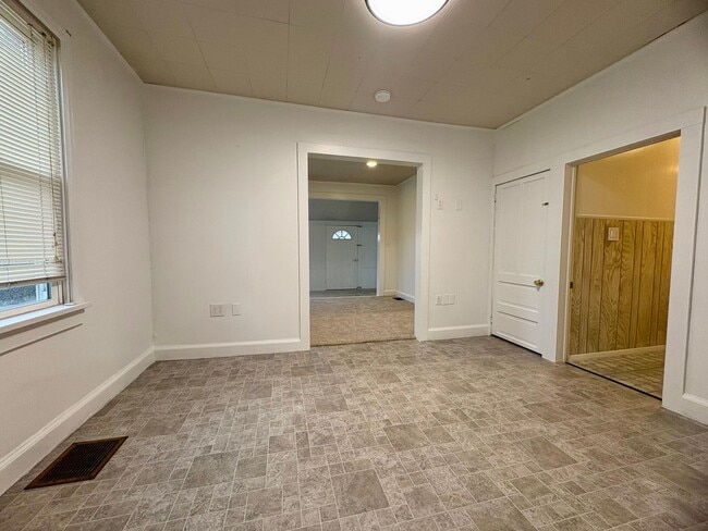 Building Photo - 2 Bedroom 1 Bathroom in Middletown!