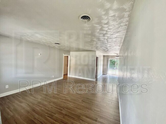 Building Photo - 3024 SW 66th St