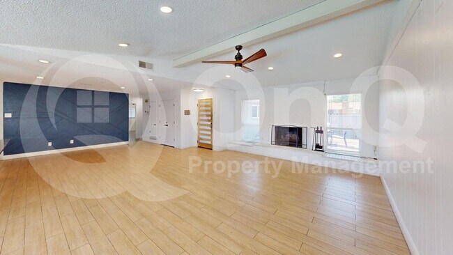 Building Photo - 2131 Blossom Ln