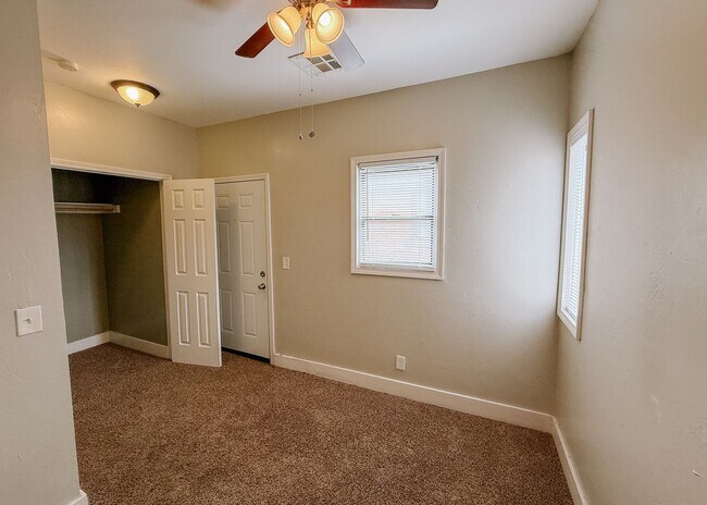 Building Photo - $500 OFF FIRST MONTHS RENT | Duplex in OKC!