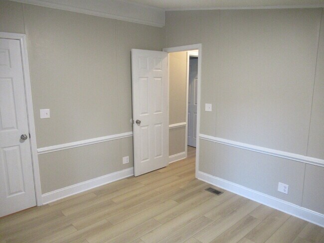 Building Photo - Move-In Ready 3-Bedroom Home in North Lincoln School District!