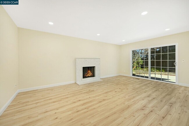 Building Photo - 1181 Sunlight Cir