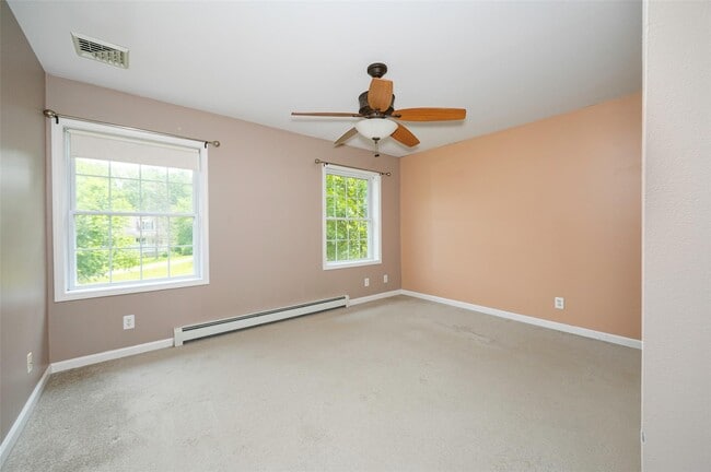 Building Photo - 37 Pine Ln