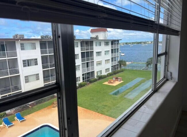 Building Photo - 4500 N Flagler Dr