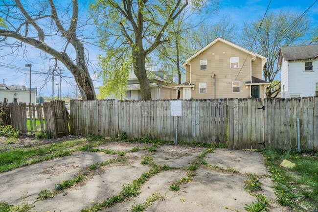 Building Photo - 32 Schultz Ave