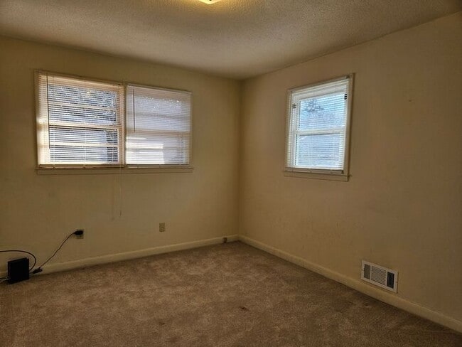 Building Photo - 117 Autumn Ln