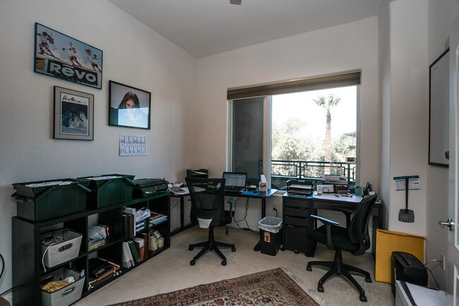 Building Photo - 17 W Vernon Ave