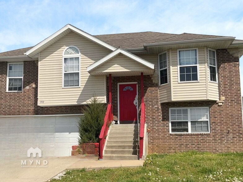 Primary Photo - 992 Hedge Dr
