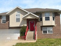 Building Photo - 992 Hedge Dr
