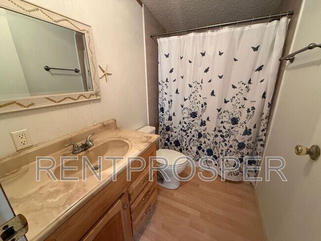 Building Photo - 18240 Lynbrook Rd