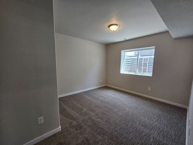 Building Photo - 1853 Clayhouse Dr