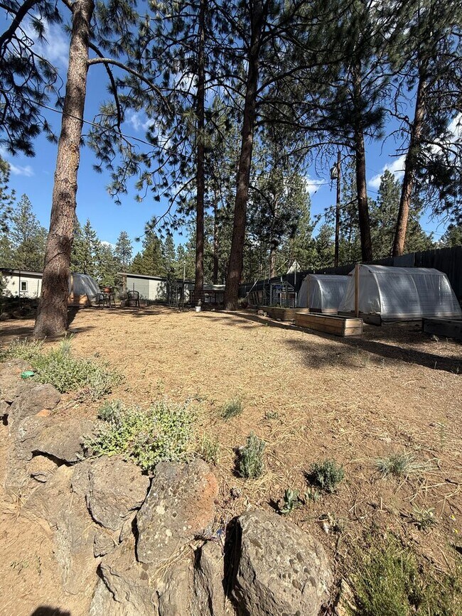 Building Photo - Spacious 4 Bed/3 Single Family Home in SW Bend - Large Backyard