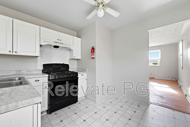 Building Photo - 319 Britton St