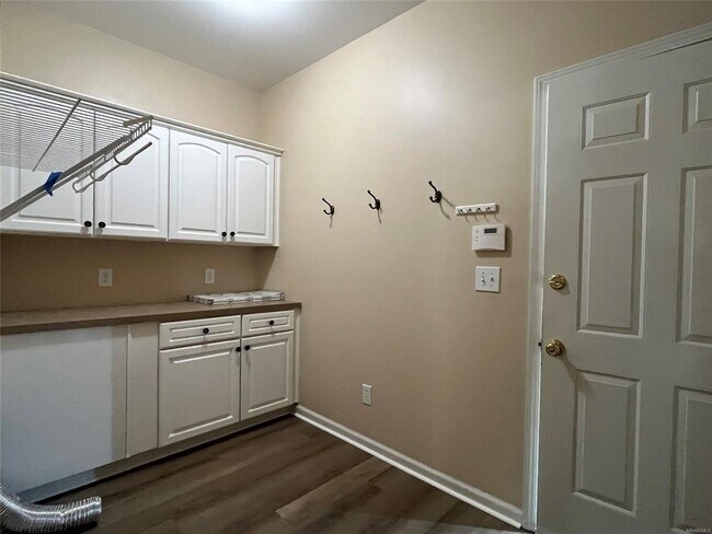 Building Photo - 8951 Alderwood Way