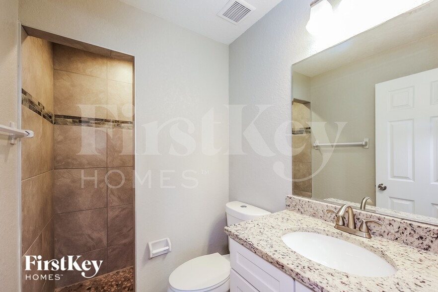 Building Photo - 13057 Feldman Ave