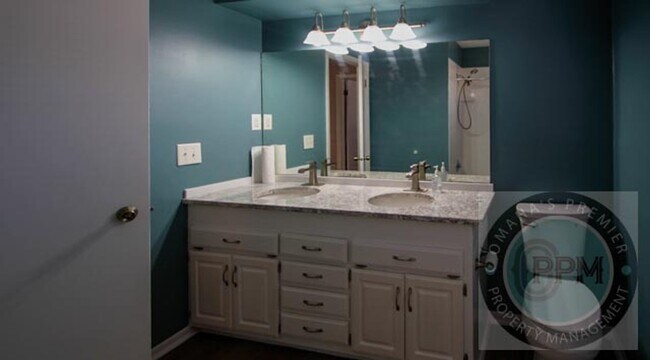 Building Photo - Charming 6 Bed 2 Bath Home Near the Offutt