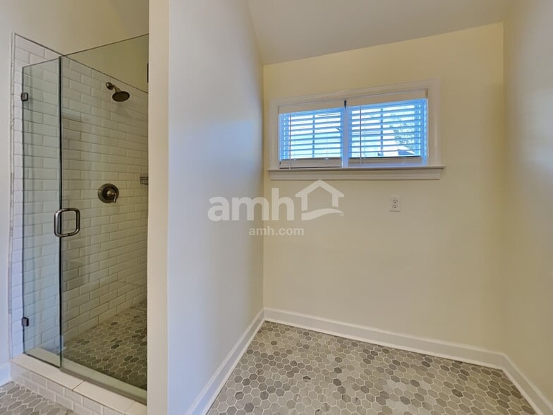 Building Photo - 212 E Quailwood Dr