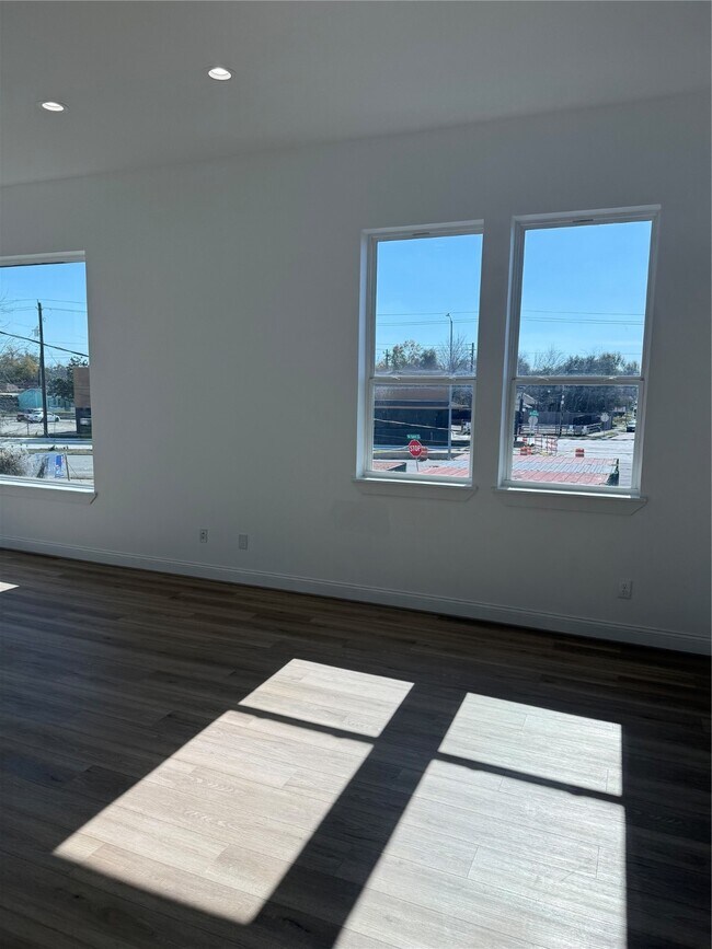 Building Photo - 6350 Culberson St