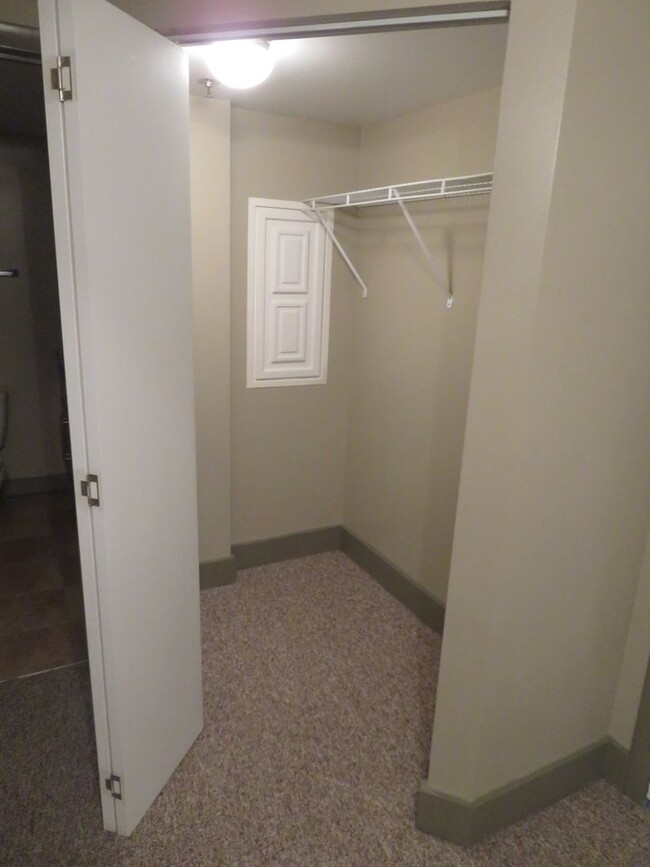 Building Photo - Lake Plaza Condominiums 3BD/2BA FALL 2025 ...