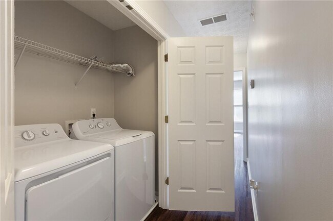 Building Photo - 49 Parkside Dr