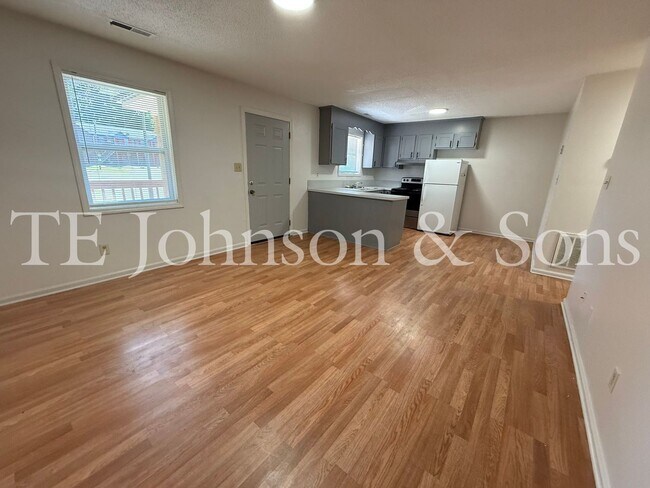 Building Photo - Comfortable Living with Included Utilities on Oakshire