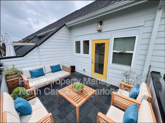 Building Photo - 2128 Electric Ln