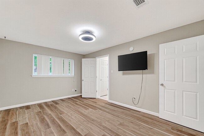 Building Photo - 25503 Foxbriar Ln