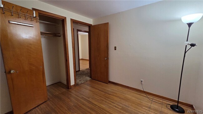Building Photo - 419 Cherokee Dr