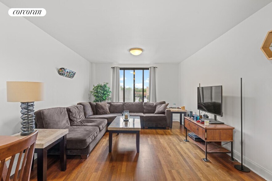 Primary Photo - 721 Flushing Ave